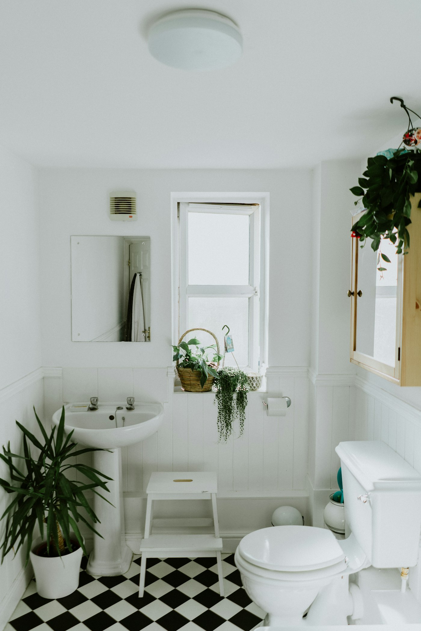 Luxe badkamer met natuursteen en vrijstaand bad